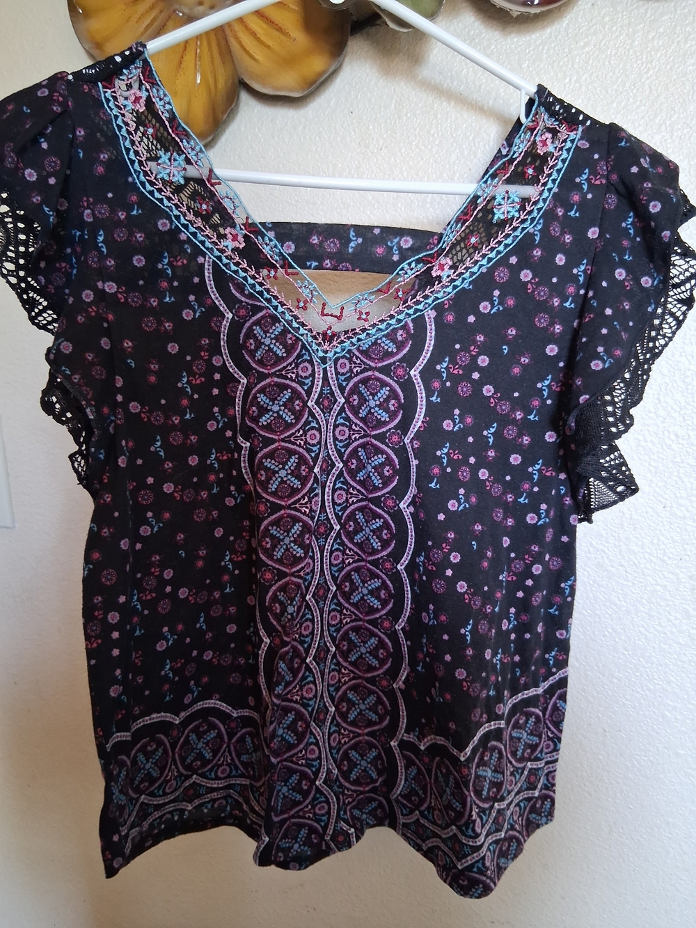 Embroidered Black Floral V-Neck Women’s Top Sz S